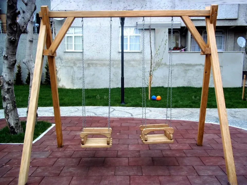 A Ayaklı Ahşap Anaokulu Salıncağı — Ürün
