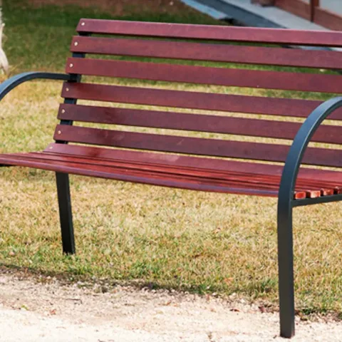 Bordo Ahşap Park Bankı — Ahşap Dış Mekan Uygulamaları