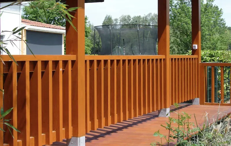 Dikey Çıtalı Ahşap Balkon Korkuluğu — Ürün
