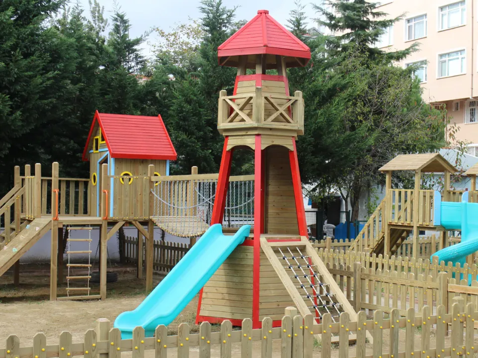 Deniz Fenerli Çok Kuleli Ahşap Çocuk Oyun Parkı — Ürün