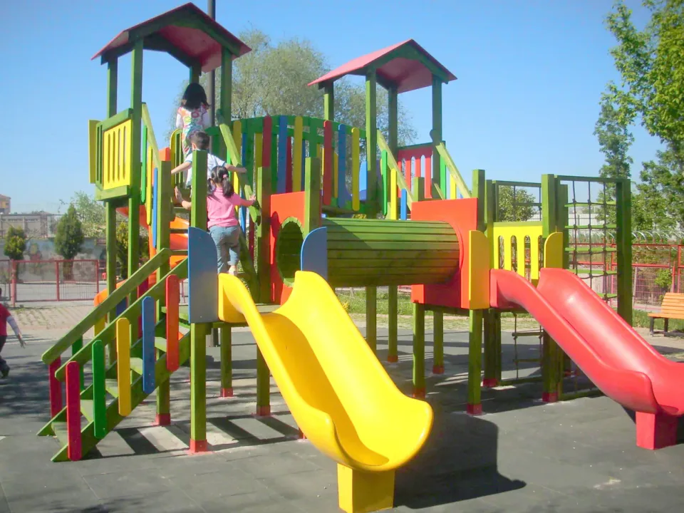Tünel Geçişli Çift Kaydıraklı Ahşap Oyun Parkı — Ürün