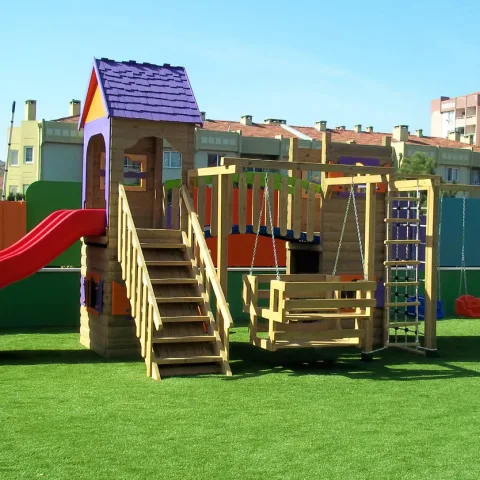 Çok İstasyonlu Kaydıraklı Ahşap Oyun Parkı — Ahşap Oyun Parkları