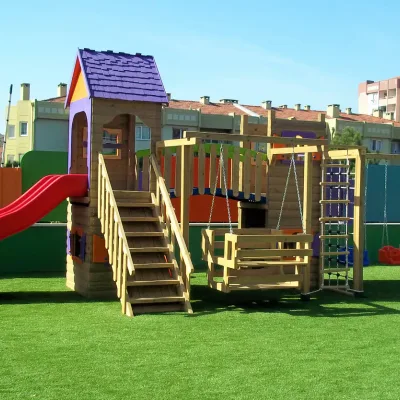 Çok İstasyonlu Kaydıraklı Ahşap Oyun Parkı — Ahşap Oyun Parkları