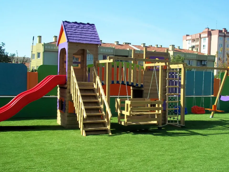 Çok İstasyonlu Kaydıraklı Ahşap Oyun Parkı — Ürün