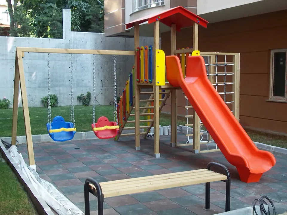 Salıncaklı Çift Kaydıraklı Ahşap Oyun Parkı — Ürün