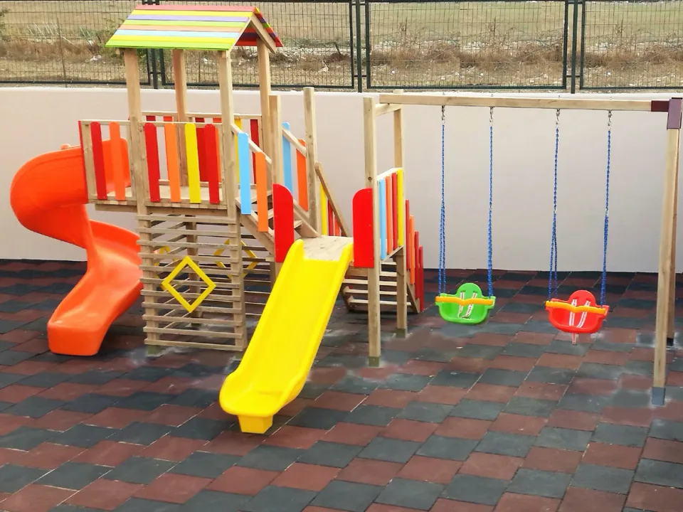 Çatılı Çok Etkinlikli Ahşap Oyun Parkı — Ürün