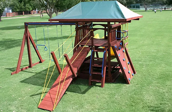 Gölgelikli Tırmanma Rampalı Ahşap Oyun Parkı — Ürün