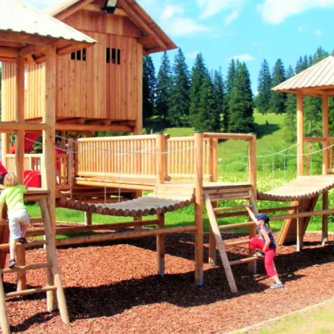 Oyun Evli Asma Köprülü Ahşap Oyun Parkı — Ahşap Oyun Parkları