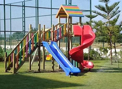 Spiral ve Düz Kaydıraklı Ahşap Oyun Parkı — Ahşap Oyun Parkları