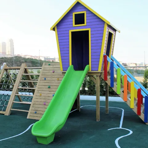 Tırmanma Rampalı Oyun Evli Ahşap Oyun Parkı — Ahşap Oyun Parkları
