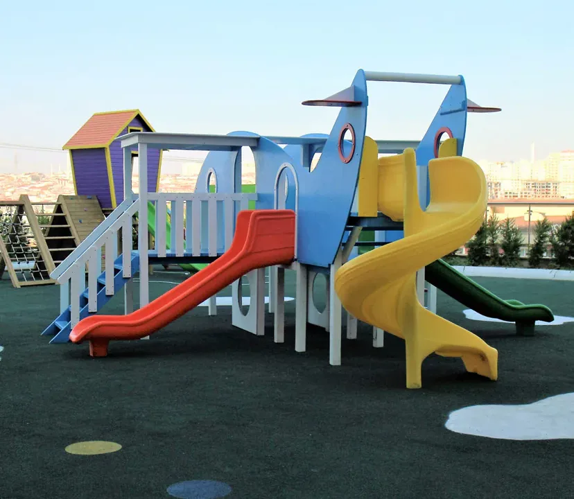Mavi Gövdeli Ahşap Gemi Oyun Parkı — Ürün