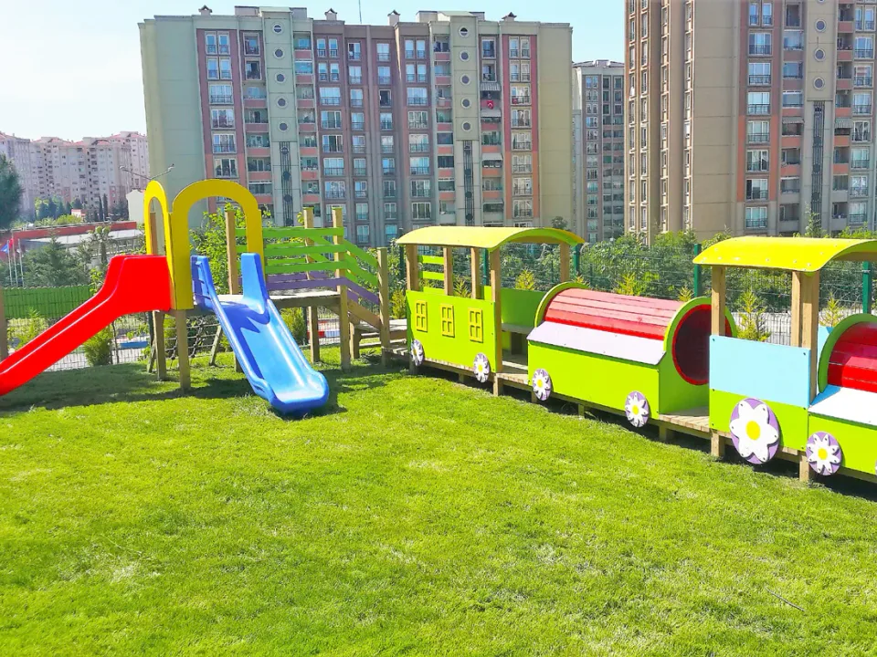 Tren Temalı Köprülü Ahşap Oyun Parkı — Ürün